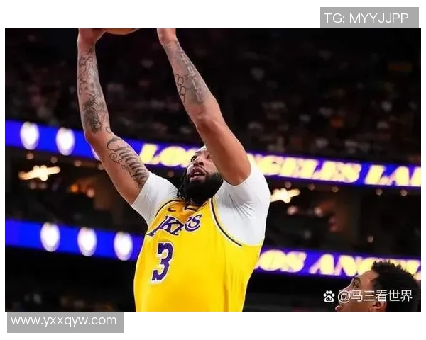 2001年湖人对阵勇士的经典对决回顾与精彩瞬间分析